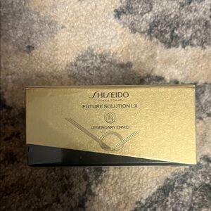 Shiseido Future Solution LX Legendary Enmei - Gold & Black